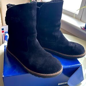 Birkenstock gently loved black shearling boots sz 37